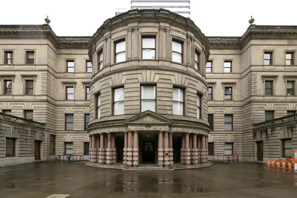 0328_city_hall_roof_02_web.jpg